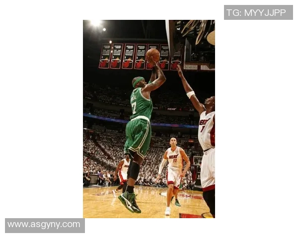 2019年NBA季后赛活塞与雄鹿第四场激战回顾与精彩瞬间分析