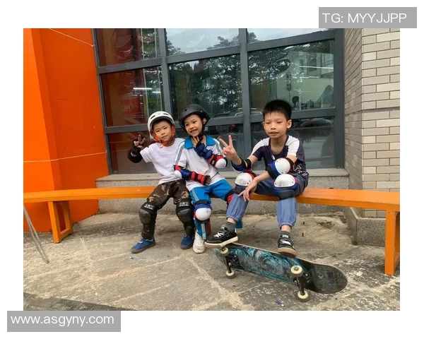 聚焦滑板文化成都滑板队的默契与团队协作探讨